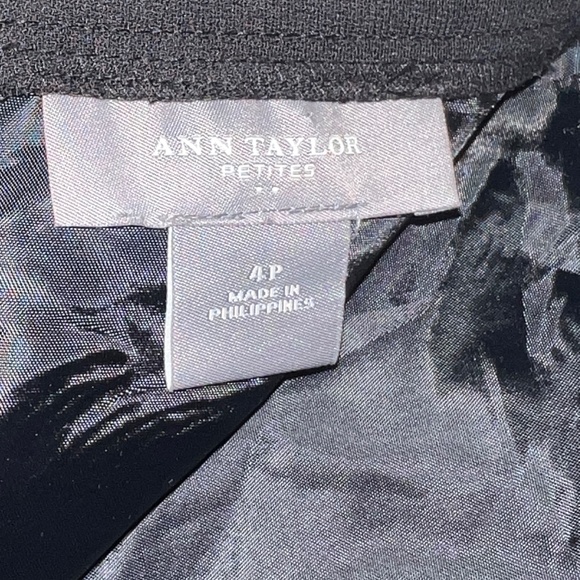 Ann Taylor Petites Classic Black Skirt with Zip 4P/Small - Picture 3 of 4